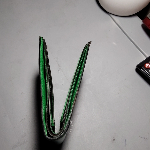 Louis Vuitton Limited Edition Men's Wallet - Picture 12 of 13